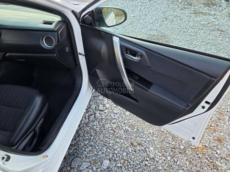 Toyota Auris 1.8 Hybrid/TNG