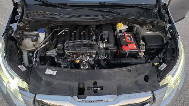 Peugeot 2008 1,2b ACTIVE LED