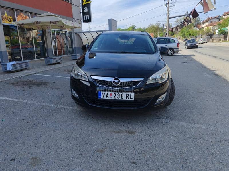 Opel Astra J 