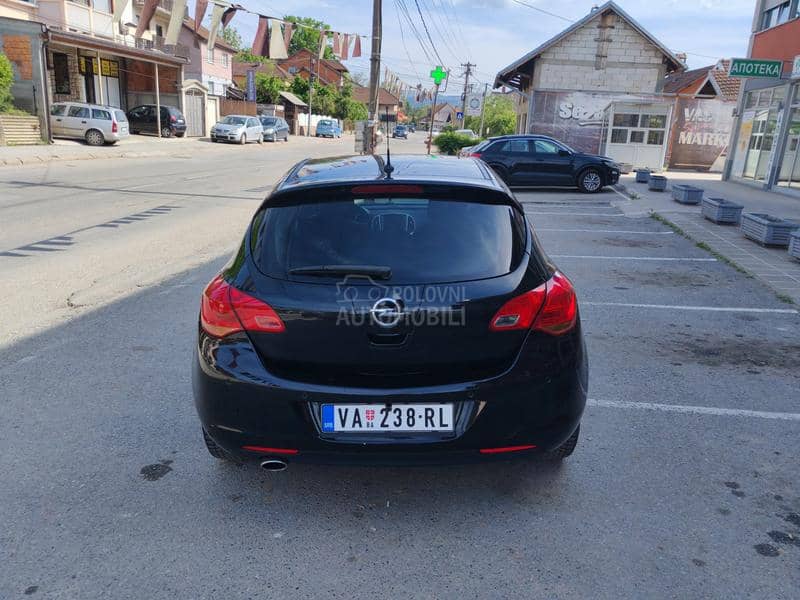 Opel Astra J 