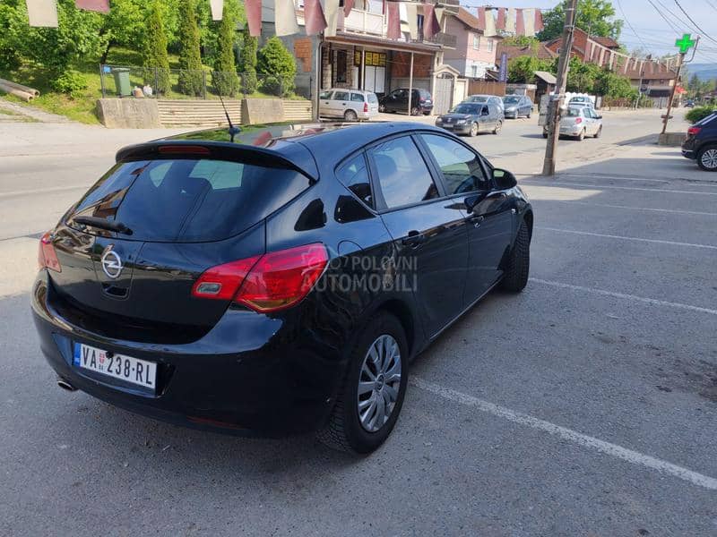 Opel Astra J 
