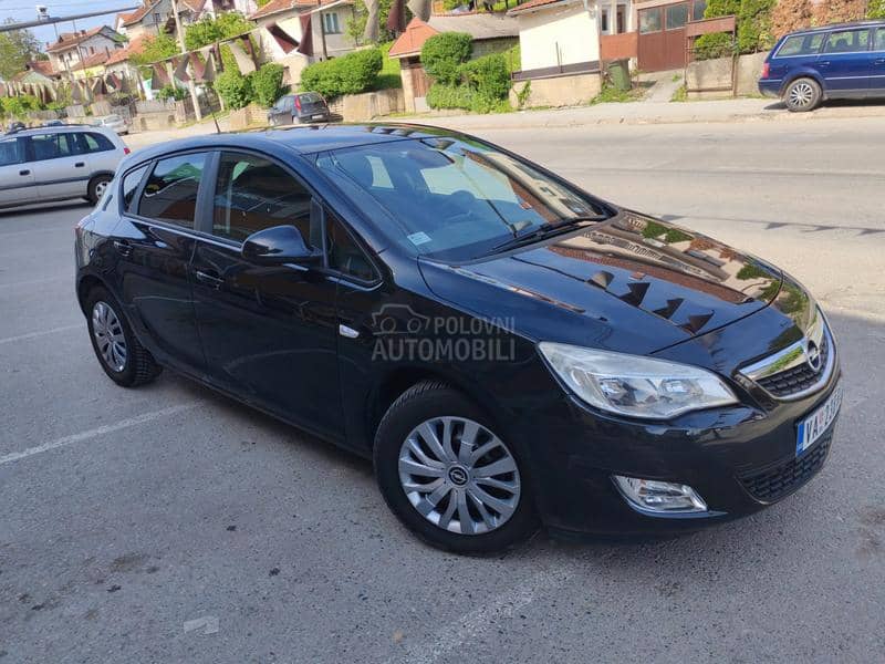 Opel Astra J 