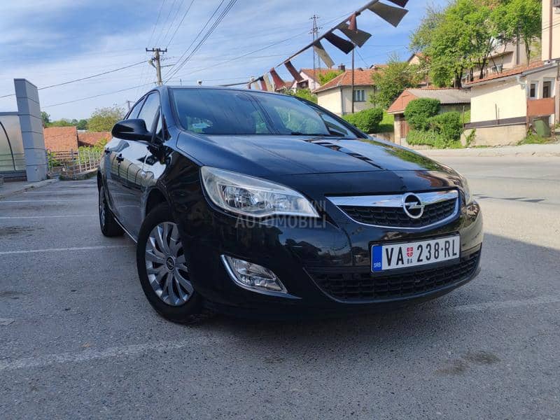Opel Astra J 
