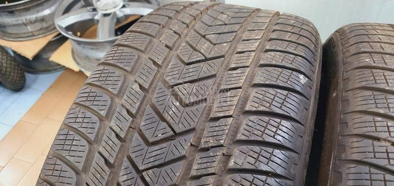 Pirelli 275/40 R22 Zimska