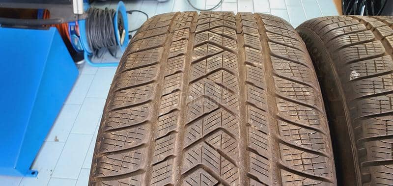 Pirelli 275/40 R22 Zimska