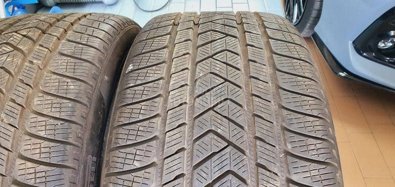 Pirelli 275/40 R22 Zimska