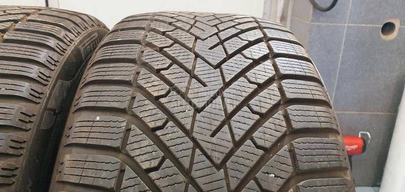 Pirelli 255/40 R21 Zimska