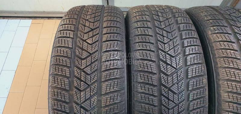 Pirelli 235/60 R18 Zimska