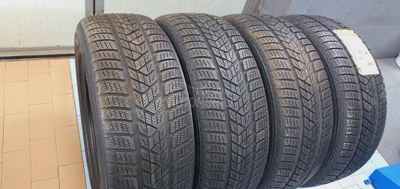 Pirelli 235/60 R18 Zimska