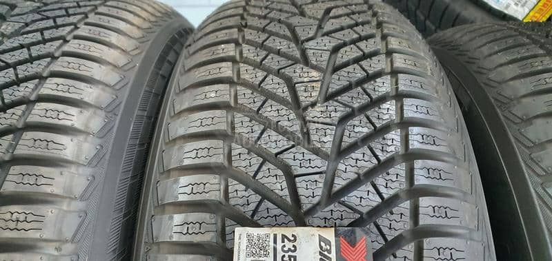 Yokohama 235/60 R18 Zimska