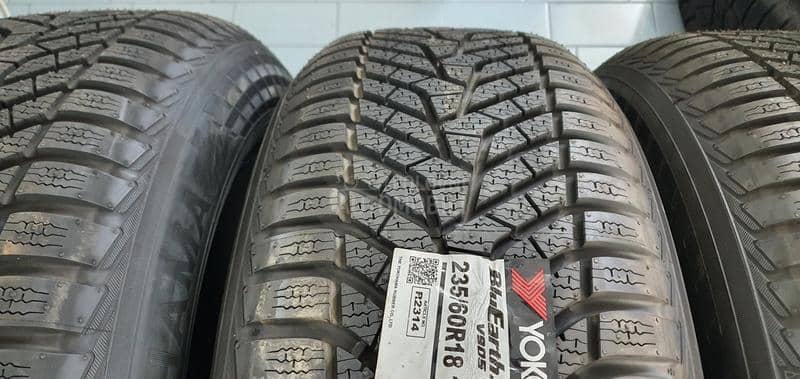 Yokohama 235/60 R18 Zimska