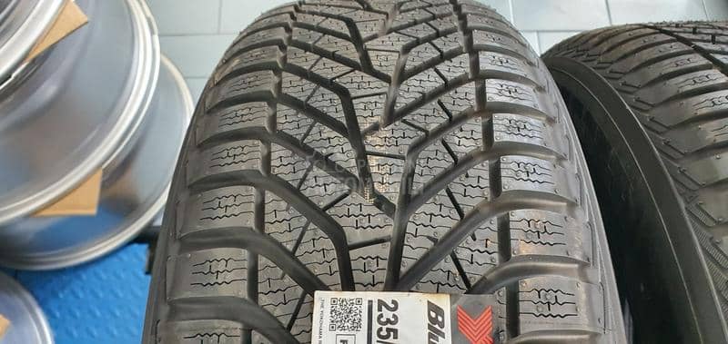 Yokohama 235/60 R18 Zimska