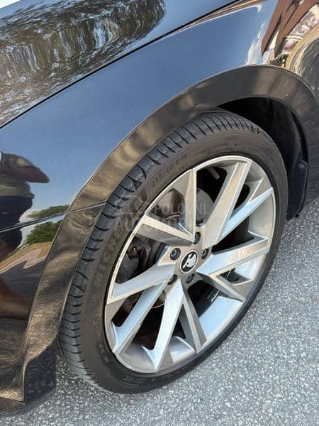 Škoda Superb 2.0 TDI DSG