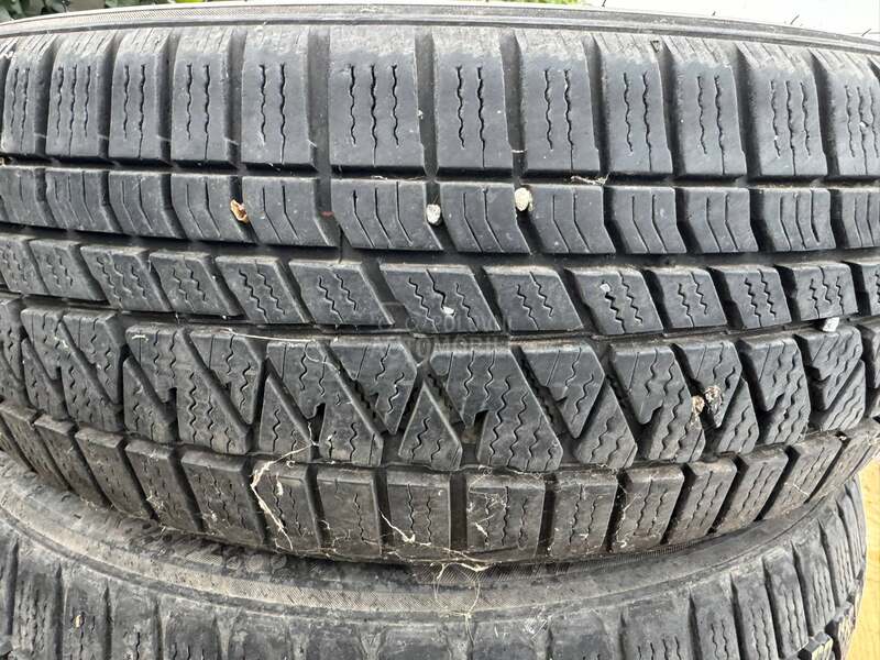 Kumho 215/65 R17 Zimska