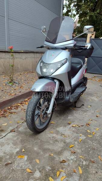 Piaggio Beverly 250