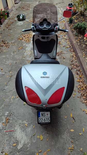 Piaggio Beverly 250