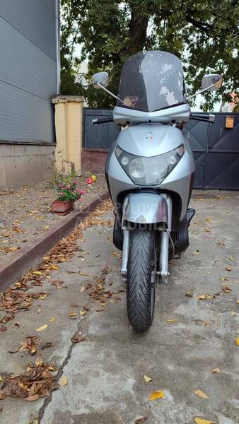 Piaggio Beverly 250