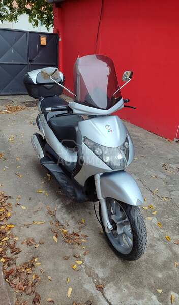 Piaggio Beverly 250