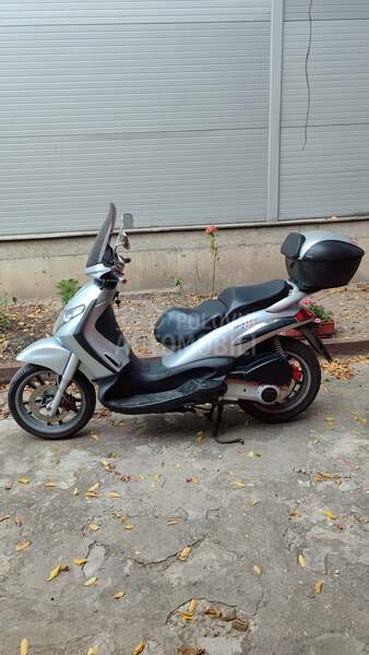 Piaggio Beverly 250