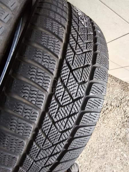 Pirelli 225/45 R18 Zimska