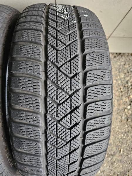 Pirelli 225/45 R18 Zimska