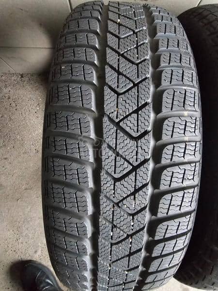 Pirelli 215/60 R16 Zimska
