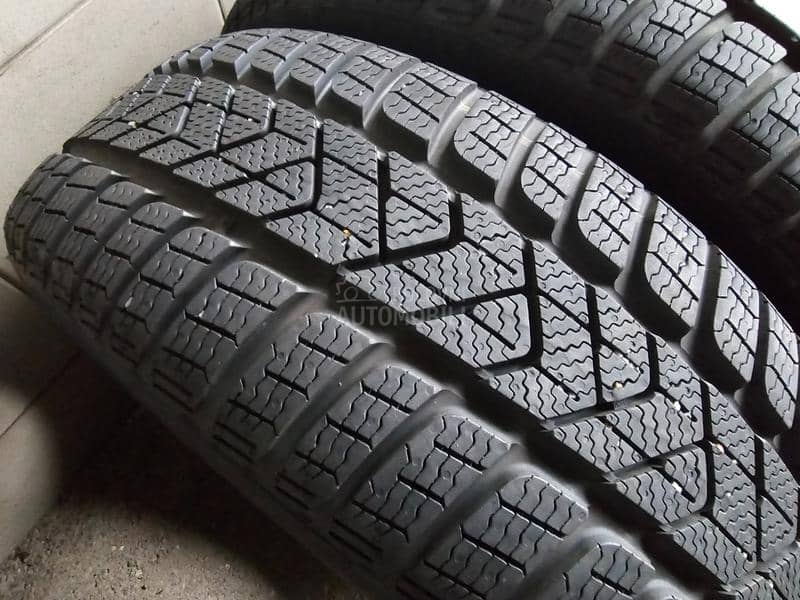 Pirelli 215/60 R16 Zimska