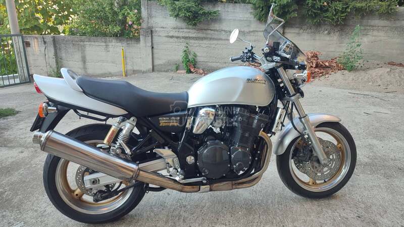 Suzuki GSX 750 Inazuma