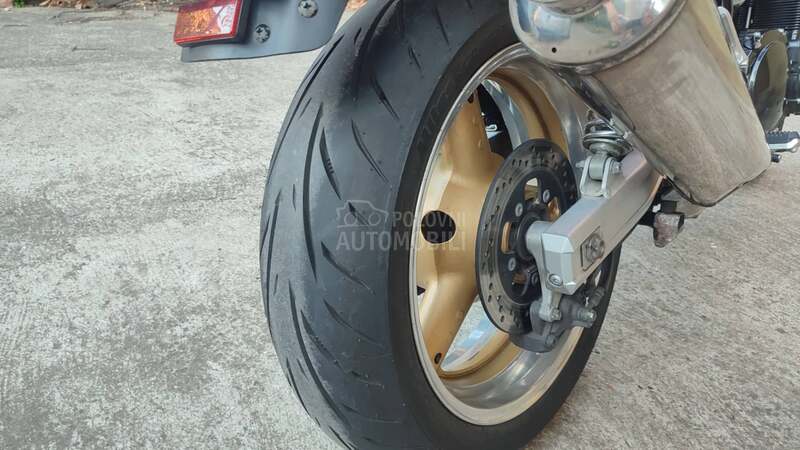 Suzuki GSX 750 Inazuma