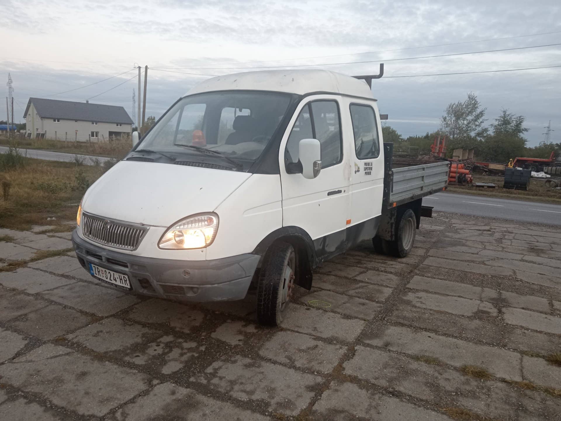 GAZ Ella 