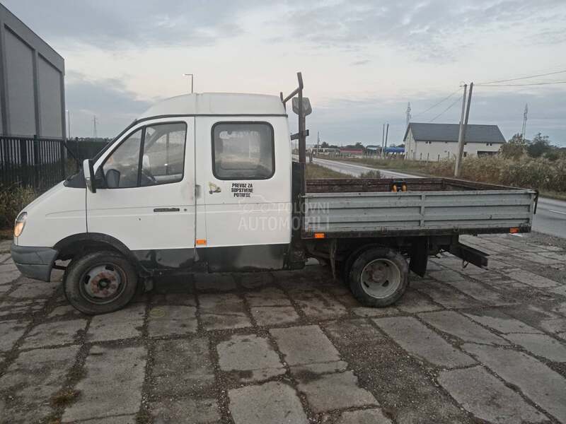 GAZ Ella 