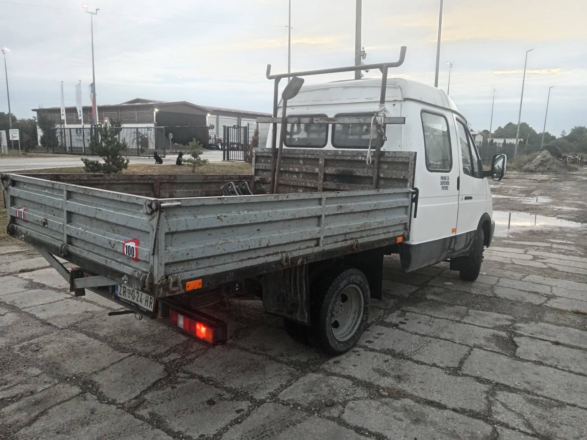 GAZ Ella 