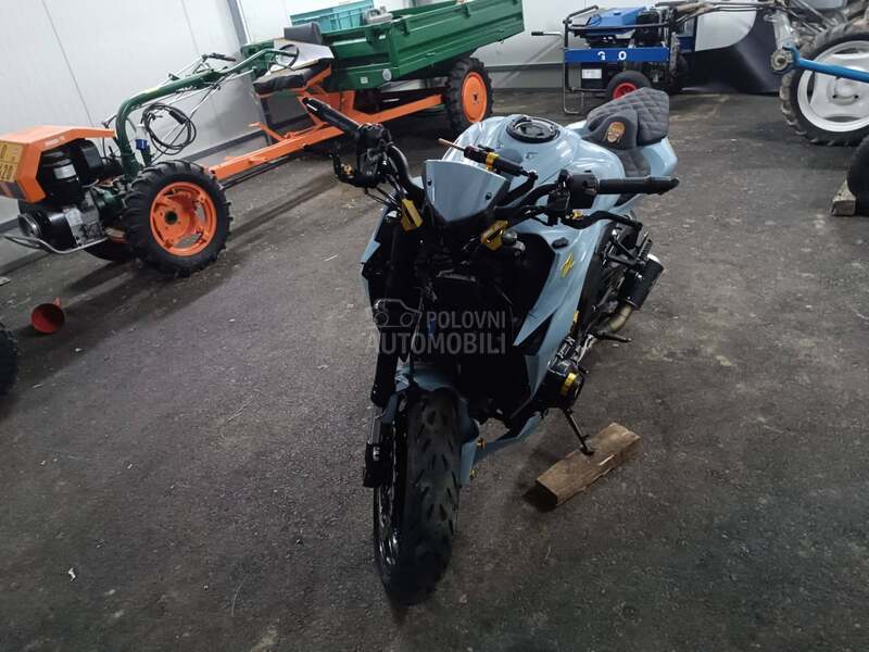 Kawasaki Z1000