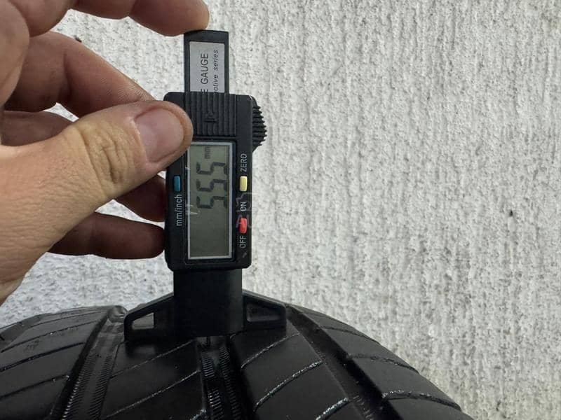 Michelin 215/55 R17 Letnja