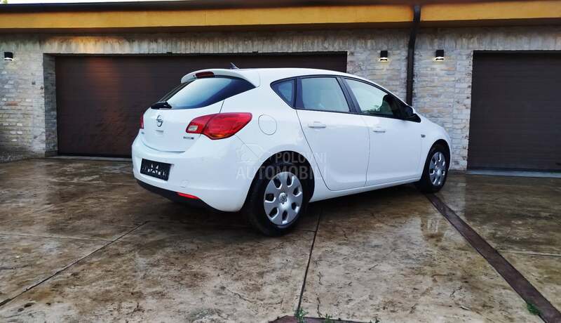 Opel Astra J 1.3CDTI-bez.pliv.zam