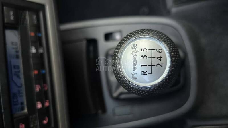 Volkswagen Sharan 2.0 TDI FREESTYLE
