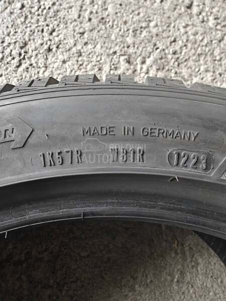 Dunlop 225/45 R17 Zimska