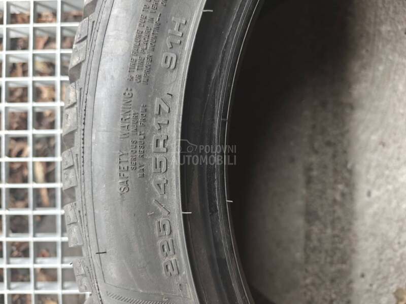Dunlop 225/45 R17 Zimska