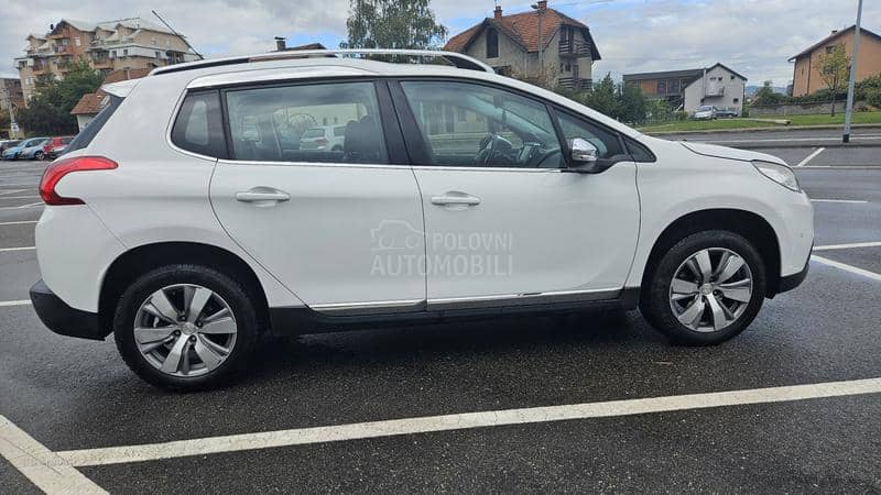 Peugeot 2008 Puretech Allure