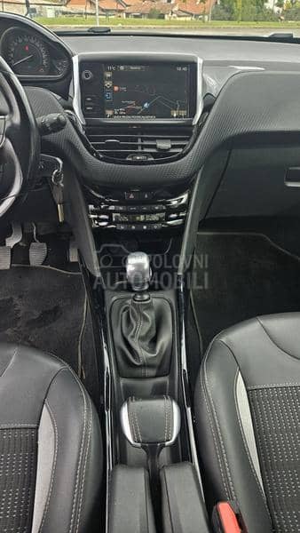 Peugeot 2008 Puretech Allure