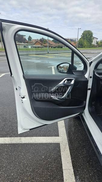 Peugeot 2008 Puretech Allure