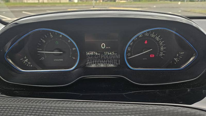 Peugeot 2008 Puretech Allure