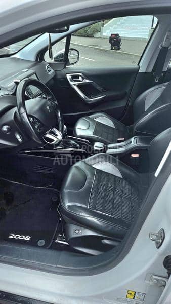 Peugeot 2008 Puretech Allure