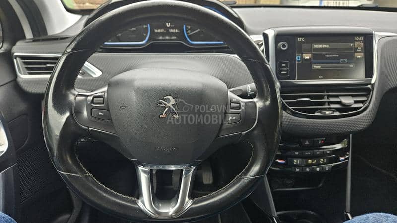 Peugeot 2008 Puretech Allure