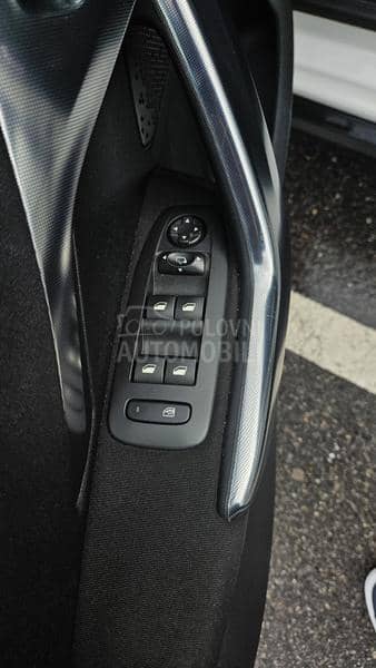 Peugeot 2008 Puretech Allure