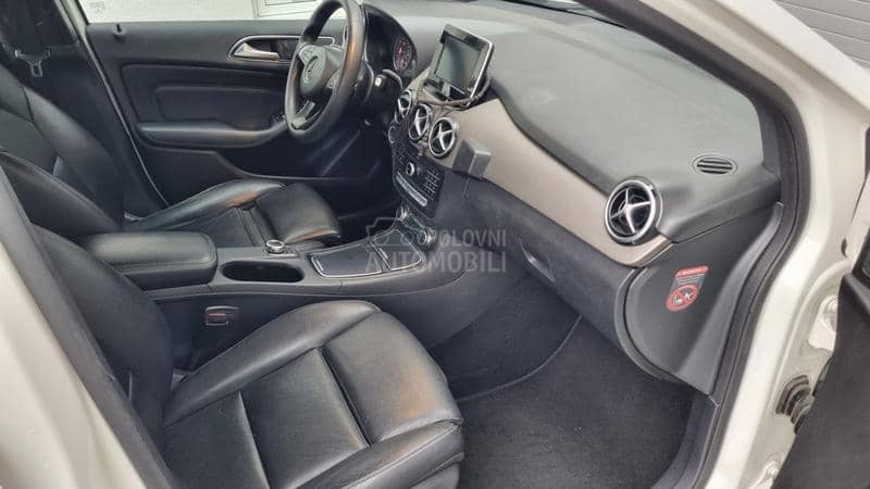 Mercedes Benz B 180 