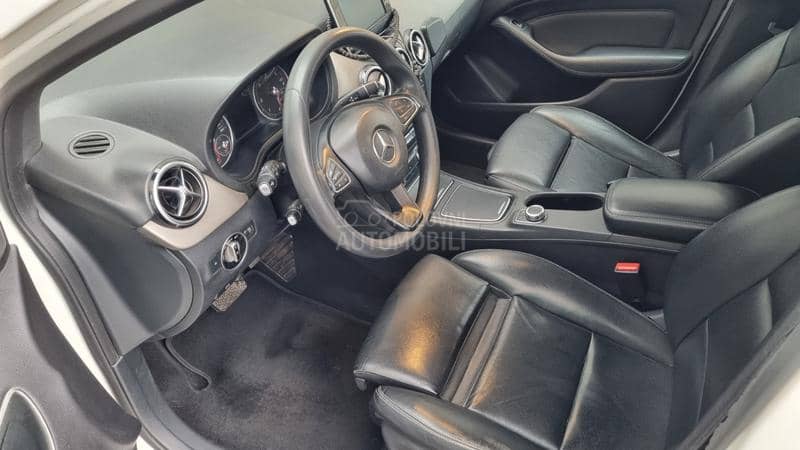 Mercedes Benz B 180 