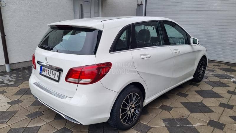 Mercedes Benz B 180 