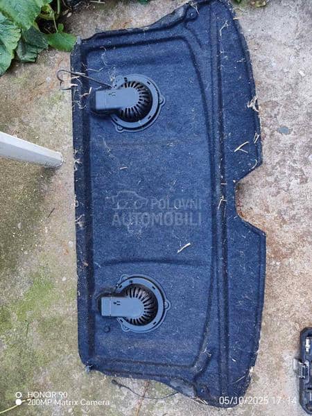 daska gepeka sa zvučnicima za