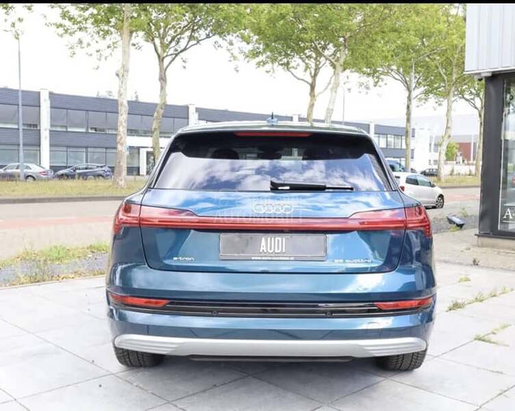 Audi e-tron 
